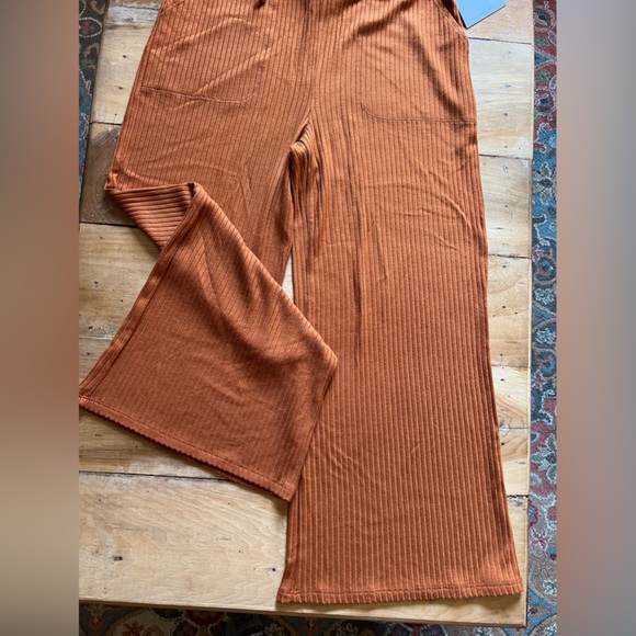 Beyond Yoga | Free Flow Wide Leg Cropped Pants - Picture 13 of 15